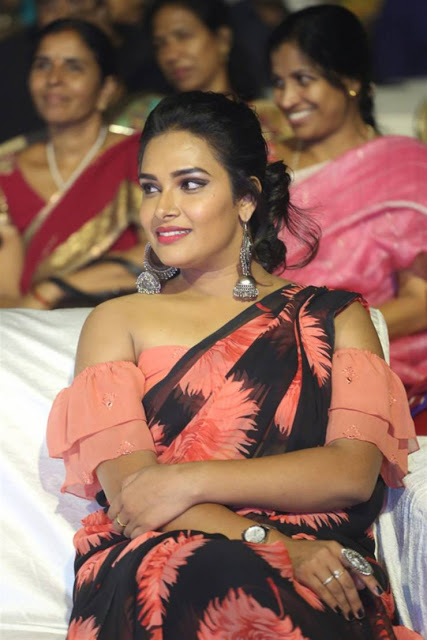 TV Actress Hari Teja Hot Pics In Saree 8